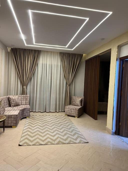 Urban Elegance @ Maadino6 *