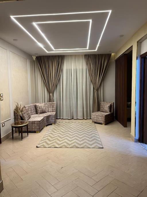 Urban Elegance @ Maadino6 *
