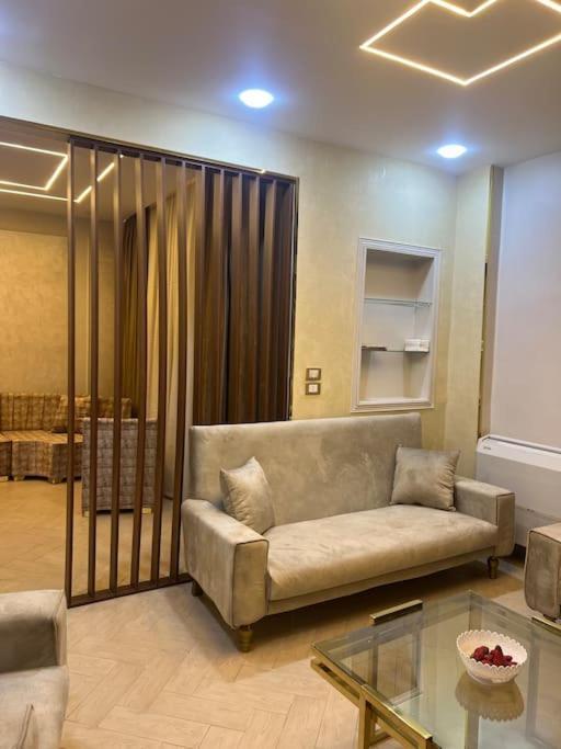 Urban Elegance @ Maadino6 *