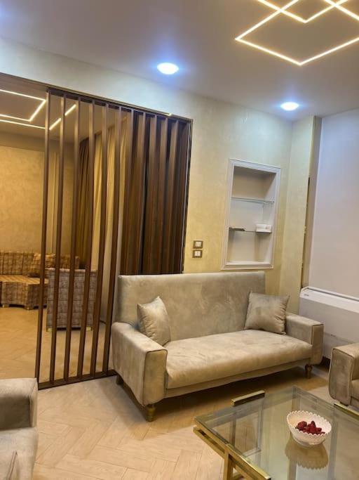 Urban Elegance @ Maadino6 Apartment